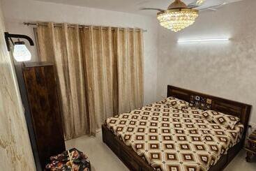 민박 La Grandiose Luxury Serviced Apartments