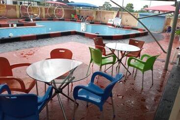 هتل 6a Resort