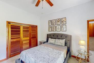 هتل A1 At Blue Water Beach Villas