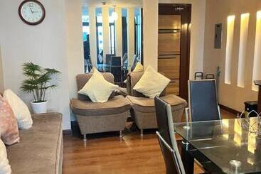 هتل Appleone Ayala Condo With Balcony