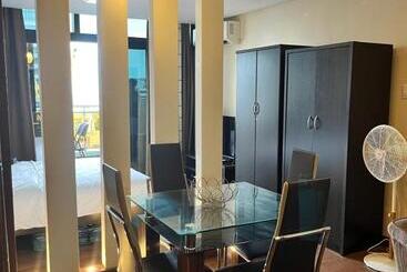 هتل Appleone Ayala Condo With Balcony