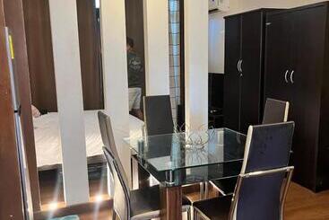 هتل Appleone Ayala Condo With Balcony