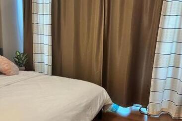 هتل Appleone Ayala Condo With Balcony