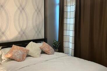 هتل Appleone Ayala Condo With Balcony