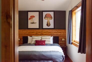 فندق Backwoods Cabins