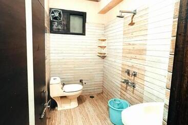 酒店 City Night    Near Ludhiana Railway Station   Super Suites Rooms    Special For Families, Couples &