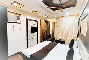 Hotel City Night    Near Ludhiana Railway Station   Super Suites Rooms    Special For Families, Couples &