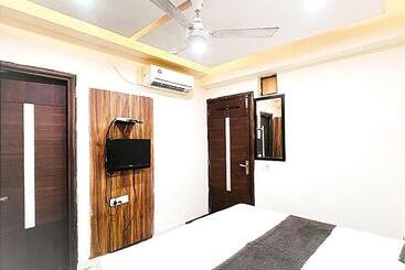 酒店 City Night Near Ludhiana Railway Station Super Suites Rooms Special For Families, Couples &
