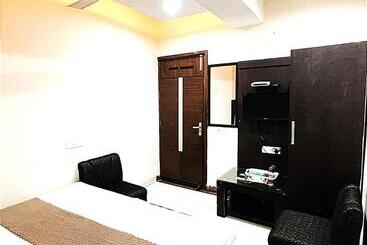 Hotel City Night    Near Ludhiana Railway Station   Super Suites Rooms    Special For Families, Couples &