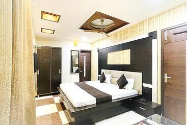 Hotel City Night    Near Ludhiana Railway Station   Super Suites Rooms    Special For Families, Couples &