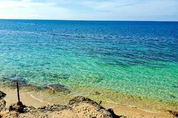هتل Evelin S On The Beach