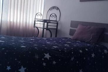 هتل Hostal Los Andes Espinar