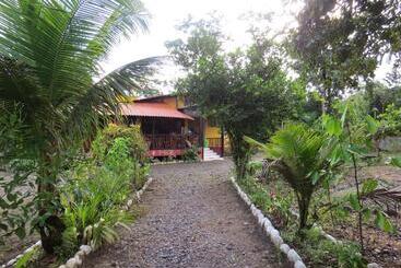 هتل Paraiso Pilcopata Inn