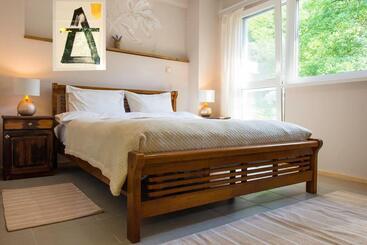 بنسيون стаи за гости в ритрийт център светлина мир любов Guest Rooms In Light Peace Love Center