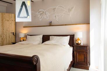 بنسيون стаи за гости в ритрийт център светлина мир любов Guest Rooms In Light Peace Love Center