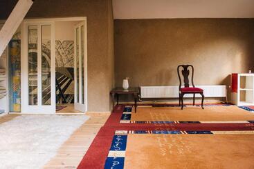 بنسيون стаи за гости в ритрийт център светлина мир любов Guest Rooms In Light Peace Love Center
