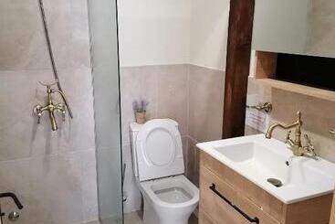 بنسيون стаи за гости в ритрийт център светлина мир любов Guest Rooms In Light Peace Love Center