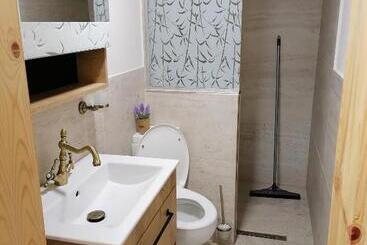 بنسيون стаи за гости в ритрийт център светлина мир любов Guest Rooms In Light Peace Love Center