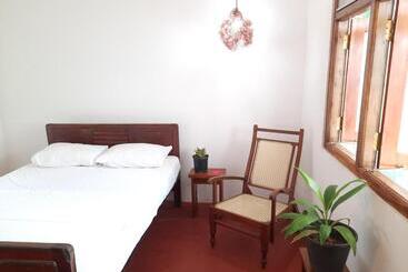 膳宿费 A/c Room In A Small House