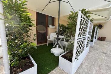 پانسیون Glicine Room Sperlongaresort