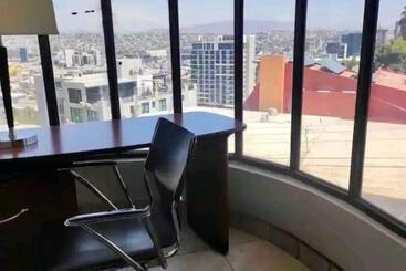 پانسیون Panoramic Penthouse Downtown
