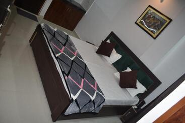 펜션 Raj Guest House