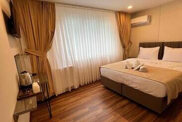 Taksim Nacre 360 Suit