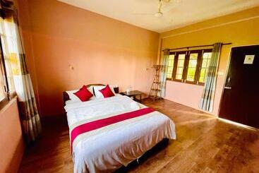 Tree Tops  A Serene Friendly Hotel In Sauraha