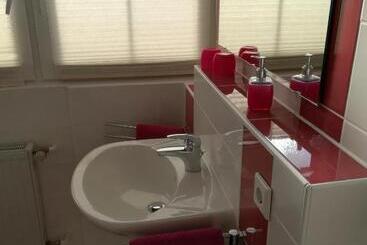 مبيت وإفطار Gaestehaus Jagsttalblick