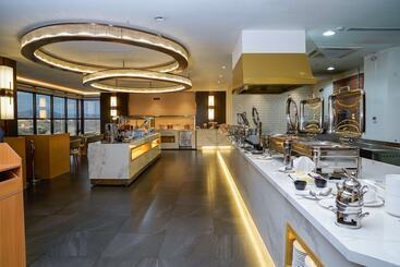 هتل Best Western Plus Danat Almansak