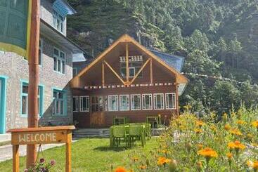 هتل Kongde Peak Guest House