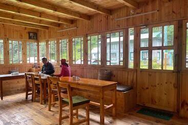 هتل Kongde Peak Guest House