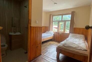 هتل Kongde Peak Guest House