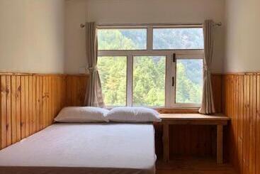 هتل Kongde Peak Guest House