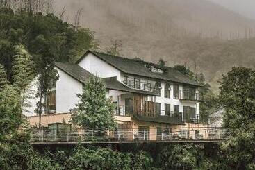 Отель Moganshan Spring Mountain View B&b