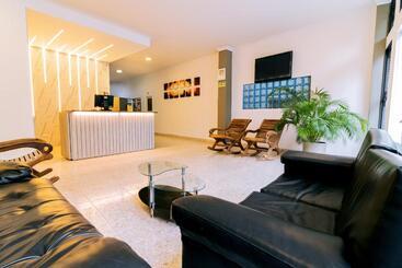 هتل Montanar Home