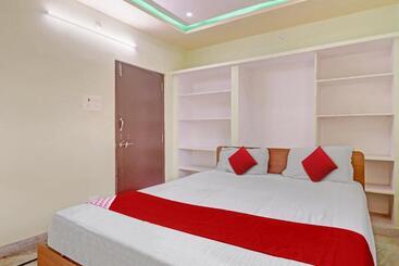 هتل Oyo Flagship Bgs Guest House