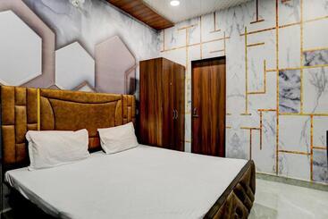 هتل Rishu Homestay Lpu Law Gate For Students, Couples, Parents, Family And Travellers