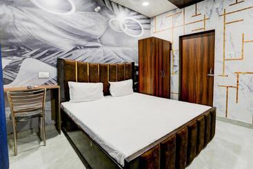 هتل Rishu Homestay    Lpu Law Gate    For Students, Couples, Parents, Family And Travellers