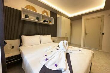 Marina Lora Butik Otel