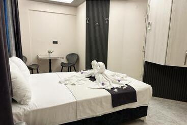 Marina Lora Butik Otel