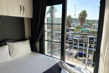 Marina Lora Butik Otel