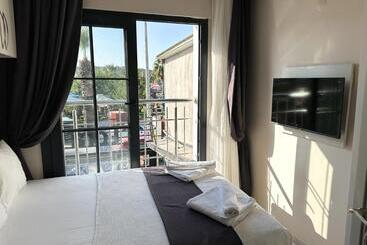 Marina Lora Butik Otel
