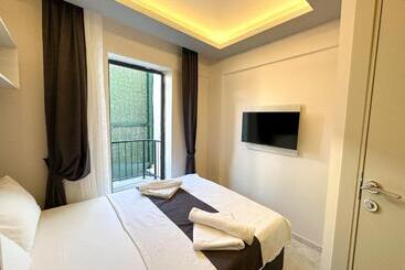 Marina Lora Butik Otel