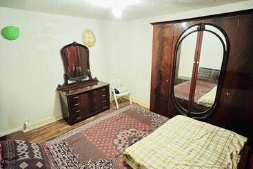 پانسیون Double Bed Big Tidy Room With All Indeed Stuff