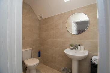 پانسیون Elegant And Spacious Private Room With Ensuite