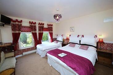 تختخواب و صبحانه Launard House