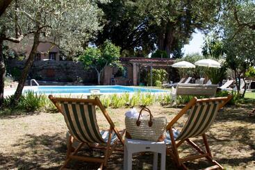 تختخواب و صبحانه Villa Fillinelle