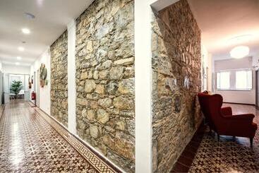مسافرخانه Loulé Coreto Guesthouse