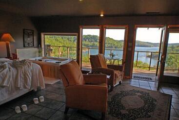 בית מלון כפרי Beaver Lakefront Cabins   Couples Only Getaways